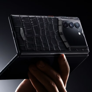 Novo celular dobrável de luxo custa R$ 34.400, mas tem processador ultrapassado