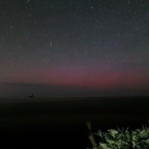 A aurora boreal vermelha incomum sobre o Japão sugere que algumas tempestades solares são mais fortes do que pensávamos