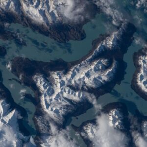 A visão de um astronauta das montanhas cobertas de neve da Argentina, foto do dia de 20 de maio de 2026