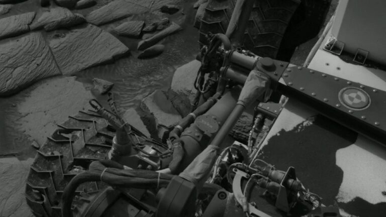 Aqui está o que 6 anos dirigindo em Marte fizeram com as rodas do rover Curiosity da NASA (vídeo)