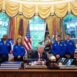 Astronautas da Artemis 2 recebem tratamento de estrela após viagem histórica à Lua
