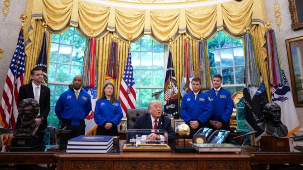 Astronautas da Artemis 2 recebem tratamento de estrela após viagem histórica à Lua