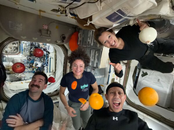 Entrega de alimentos frescos para a estação espacial