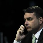 Flávio Bolsonaro cai 5 pontos em pesquisa após divulgação de troca de mensagens com Vorcaro