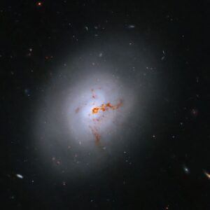 Hubble avista galáxia em transição
