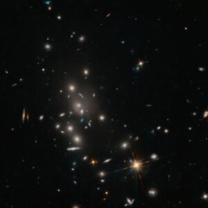 Hubble captura aglomerado de galáxias - NASA Science