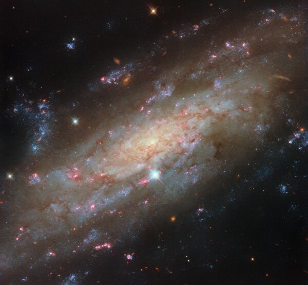 Hubble detecta uma espiral estrelada