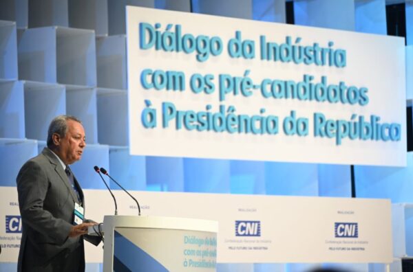 JOTA Principal: Câmara aprova PEC do fim da escala 6×1 com acordo de Motta e governo Lula