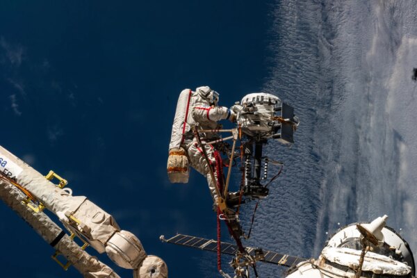 NASA define cobertura para caminhada espacial em Roscosmos fora da estação espacial