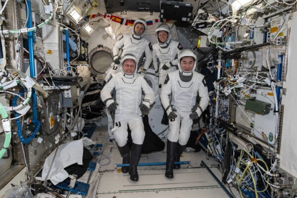 NASA hospeda astronautas SpaceX Crew-11 para evento público na sede