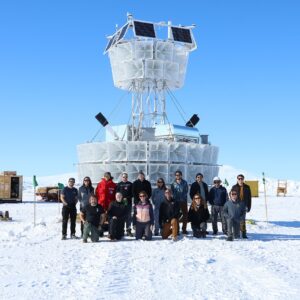 Novo instrumento usou manto de gelo da Antártica para sondar o universo extremo