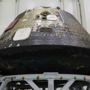 O casco carbonizado da foto Orion do Artemis 2 do dia em 8 de maio de 2026