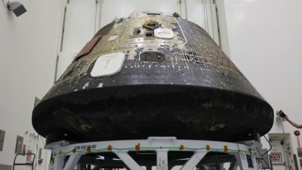 O casco carbonizado da foto Orion do Artemis 2 do dia em 8 de maio de 2026