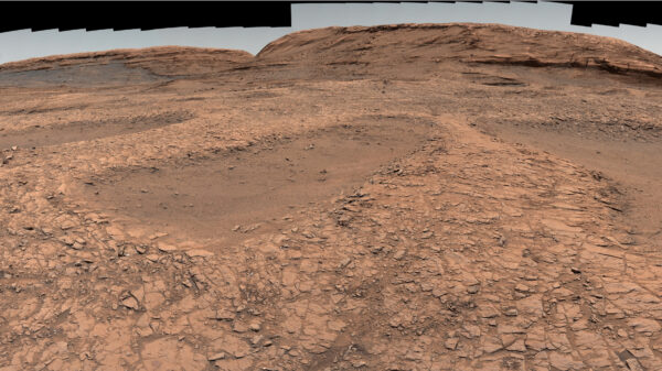 Os rovers Curiosity e Perseverance da NASA capturam panoramas abrangentes de Marte (vídeo)
