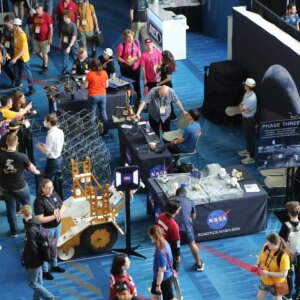 Robôs lunares: NASA destaca base lunar na FIRST Robotics Competition de 2026