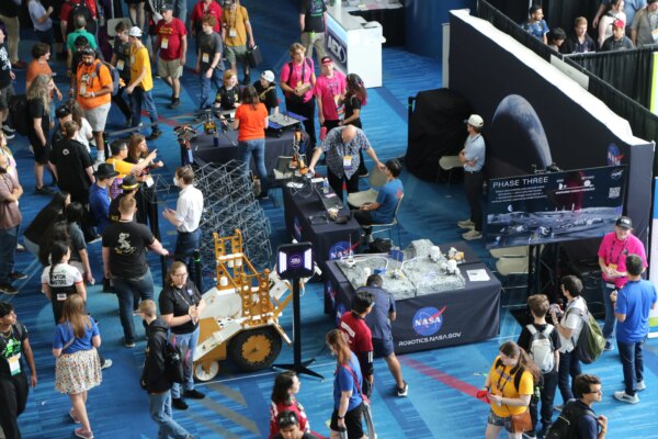 Robôs lunares: NASA destaca base lunar na FIRST Robotics Competition de 2026