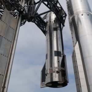 SpaceX empilha foguete Starship V3 e conclui grande teste de abastecimento antes do lançamento de estreia