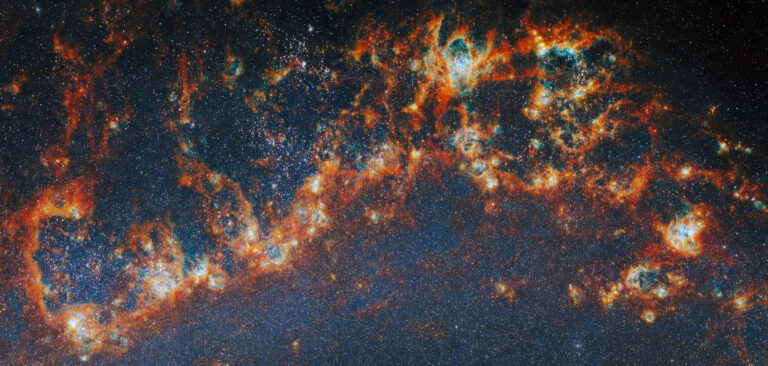 Webb e Hubble descobrem que aglomerados estelares massivos emergem mais rápido
