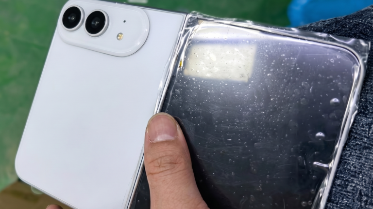 Protótipo do iPhone Fold surge na cor branca em novo vazamento