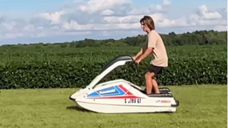 Jet ski lendário da Kawasaki vira scooter elétrica futurista