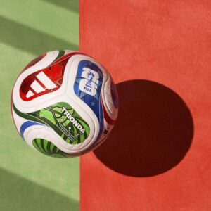 WhatsApp troca emoji da bola de futebol pela bola da Copa