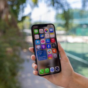 Quando o novo iOS 27 e a "Siri AI" serão lançados?