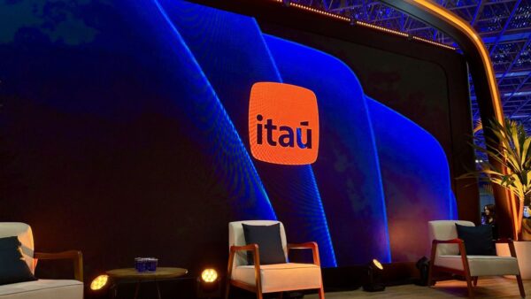 ia.i: Itaú prepara IA que substitui menus e botões do app