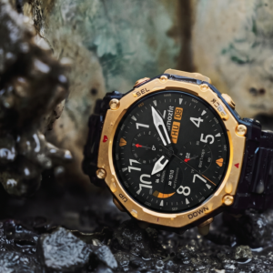 Novo smartwatch da Amazfit chega com corpo de titânio e lanterna embutida