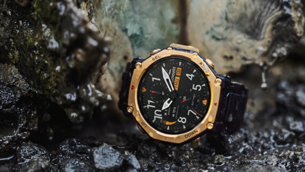Novo smartwatch da Amazfit chega com corpo de titânio e lanterna embutida