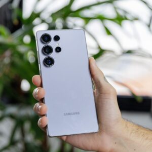 Galaxy S25 recebe atualização gigante com novos recursos de IA do S26