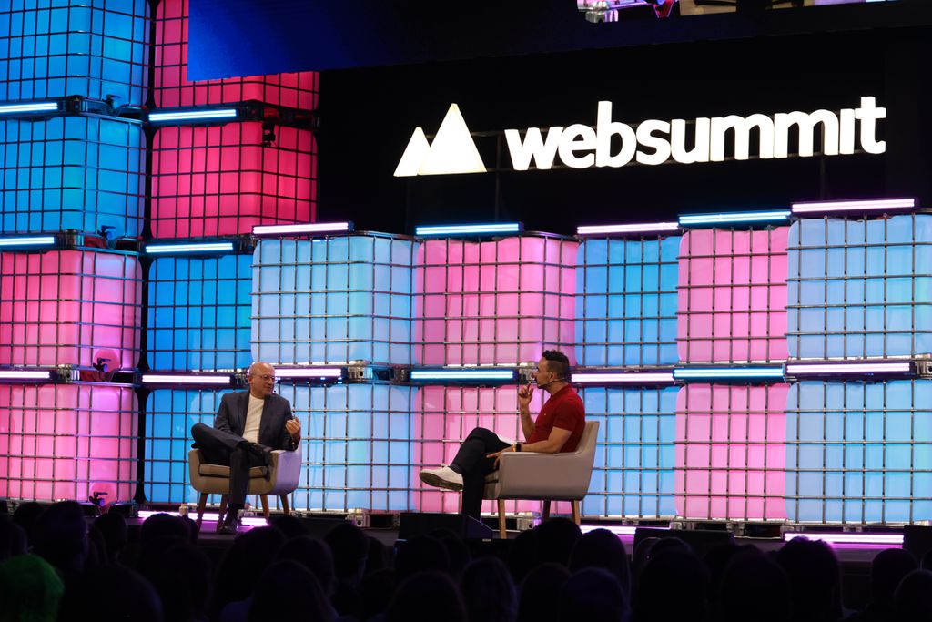 Amazon Web Services (AWS) no Brasil, Cléber Morais, destacou que a IA não deve substituir os profissionais no dia a dia no Web Summit Rio (Imagem: Divulgação)
