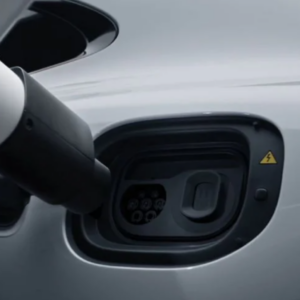 Xiaomi resolve o problema de quem está cansado de plugar o carro elétrico