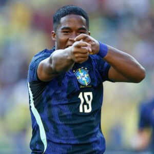 Nissan brinca e "escala" Endrick como titular do Brasil contra o Haiti