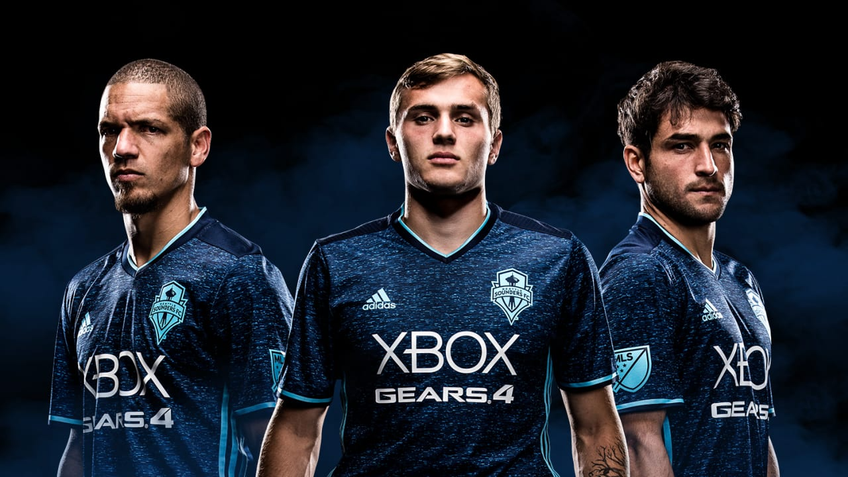 Patroc&iacute;nio do XBOX no uniforme do Seattle Sounders