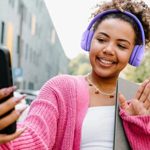 Fone JBL com bateria gigante aparece por R$ 163 na Amazon: saiba como aproveitar