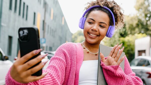 Fone JBL com bateria gigante aparece por R$ 163 na Amazon: saiba como aproveitar