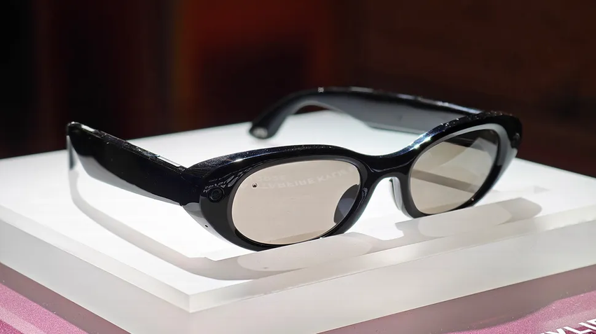Ray-Ban Meta Kylie Jenner
