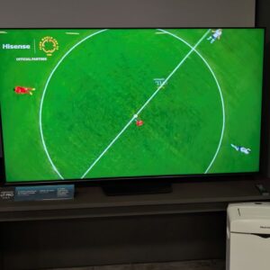 Marca de telas do VAR da Copa brinca: “não nos responsabilizamos por mau uso”