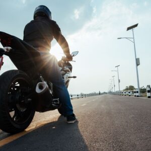 Vai viajar de moto? Veja dicas para pegar a estrada em segurança