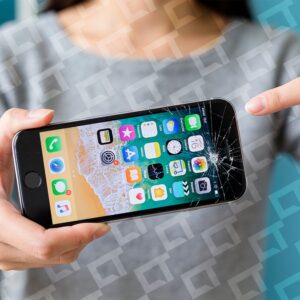 Tela do celular quebrou, mas funciona: é perigoso continuar usando?
