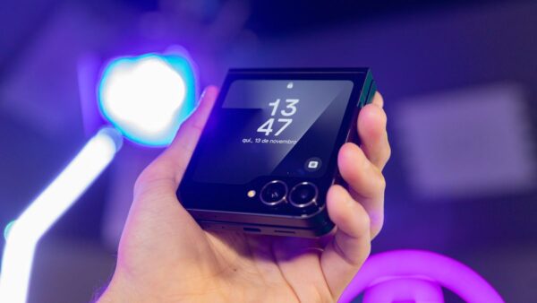 Amazon faz queima de celular dobrável da Samsung; Flip 7 FE com desconto