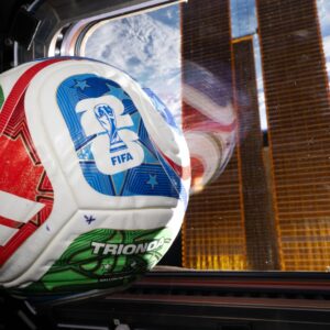 A NASA enviou uma bola da Copa do Mundo FIFA 2026 para a ISS para que os astronautas pudessem testar seu trabalho de pés em gravidade zero (vídeo)