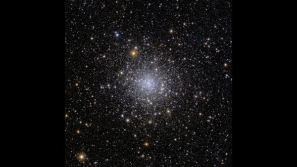 A imagem brilhante do aglomerado de estrelas revela manchas faltantes de estrelas: 'Não estávamos procurando a lacuna, mas a encontramos'