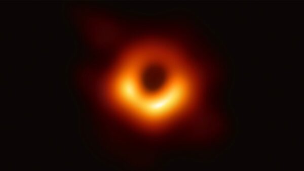 A nave espacial de raios X da NASA detecta jato em erupção do primeiro buraco negro supermassivo fotografado pela humanidade