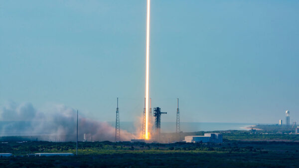 As ações da SpaceX não foram o único lançamento da empresa hoje – ela também colocou 29 satélites Starlink em órbita