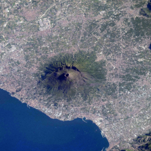 Astronauta avista o Monte Vesúvio na foto espacial do dia 8 de junho de 2026.