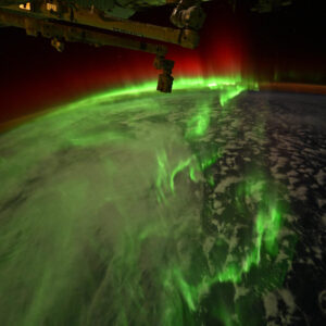 Astronauta captura auroras semelhantes a cobras em uma foto do dia do SpaceX Dragon em 9 de junho de 2026