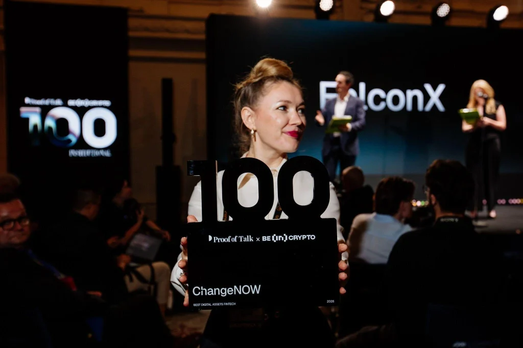 ChangeNOW é o vencedor do prêmio Best Digital Assets, representado por Elena Dali Bey.