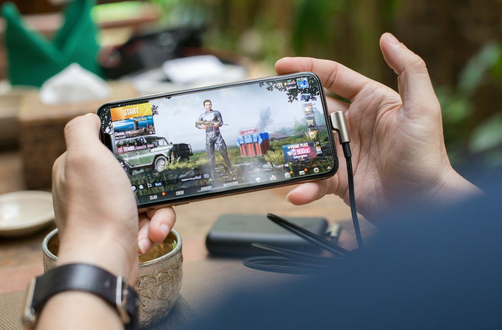 Jogando no celular