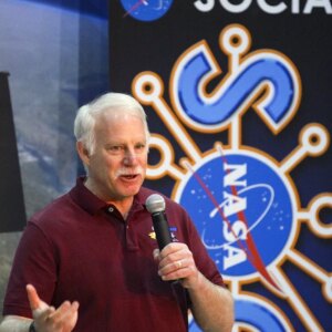 Jim Irons, ex-cientista do projeto Landsat, ganha prêmio Pecora